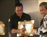 Si Bolang Raih Program Peduli Pendidikan