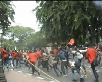 Unjuk Rasa Kenang Sondang Dibubarkan