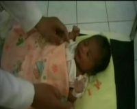 Bayi Dibuang di Pantai