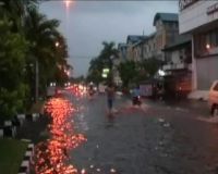 Diguyur Hujan 3 Jam, Surabaya Banjir
