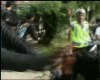 Demo Sekda Garut Berujung Bentrok