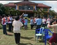 Anak-anak SLB dan Orang Tua Jompo Lomba Joget