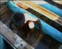 Kemiskinan, Anak Jadi Tukang Kuras Kapal