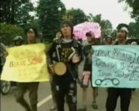 Anak Punk Jambi Demo Agar Tak Ditangkap