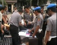 Reevaluasi Penggunaan Senjata Api