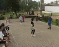 Penggemar Sepak Kenchi di Lapangan Merdeka