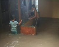Tak Ada Hujan, Warga Rawa Jati Kebanjiran