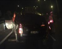 Minibus Hantam Truk di Tol, 1 Tewas