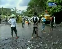Truk Pasir Terseret Lahar Dingin