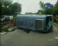 Bus Senggol Pengendara Motor