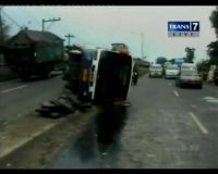 Bus Terpental, 10 Orang Terluka