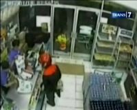 Perampokan Mini Market Terekam CCTV