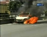 Mobil Terbakar di Jalan Tol