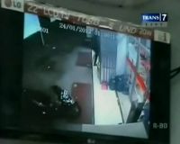 Perampokan Minimarket Terekam CCTV