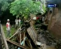4 Rumah Roboh dan Belasan Rusak Tertimpa Pohon