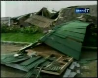 Restoran Hancur Diterjang Angin Kencang