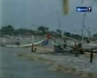 Gelombang Tinggi Hancurkan Rumah Nelayan