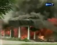 Massa Anarkis, Bakar Kantor Bupati Bima
