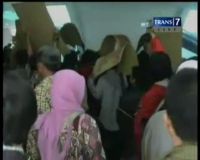 Mahasiswa Bentrok dengan Keamanan Kampus