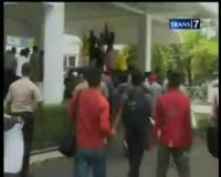 Aksi Corat Coret di Gedung Wakil Rakyat
