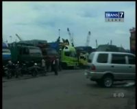 Gelombang Tinggi Lumpuhkan Pelabuhan