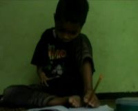 Anak Cacat Tanpa Kedua Tangan Ingin Sekolah