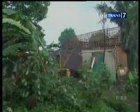 Puting Beliung Porakporandakan Rumah Warga