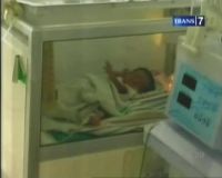 Baby Booming, 2 Bayi terpaksa Tidur 1 Ranjang