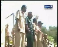 Protes Jalan Rusak, Massa Tanam Pohon di Jalan