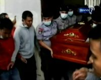 Keluarga Histeris Sambut Korban Penembakan
