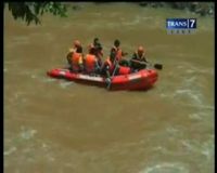 Pencarian Korban Jembatan Ambrol Dilanjutkan