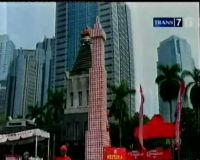 Replika Monas dari Kaleng Susu Raih Rekor Muri