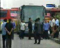 Sopir Transjakarta Mogok, Penumpang Terlantar