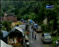 Diterjang Longsor, Akses Jalan Tertutup