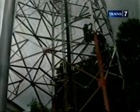 Sengketa Tanah, Pemuda Loncat Tower