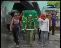 Pemakaman Bonek Diiringi Tangis Teman-temannya
