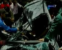 Evakuasi Kecelakaan Truk Timpa Mobil 1 