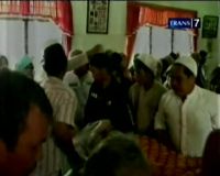 Isak Tangis Iringi Pemakaman Korban Tabrakan