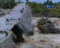 Jalan Desa Putus Hancurkan Irigasi