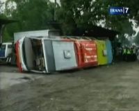 Bus Terguling, 22 Penumpang Luka