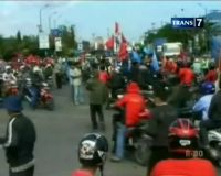 Sopir Truk Tutup Akses Menuju Pelabuhan