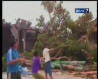 Angin Kencang Terjang Rumah Warga