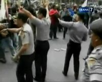 Aksi Tolak Kenaikan BBM Berakhir Rusuh