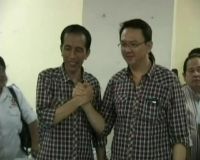 Flash: Balon Gubernur Tebar Pesona