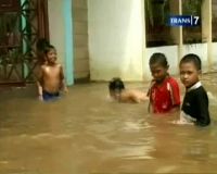 Genangan Air Masih Rendam Kawasan Bintaro