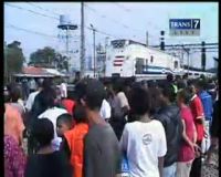 Asyik Dengar Musik, Tertabrak Kereta