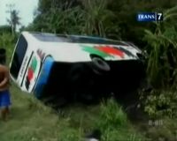 Bus Terguling, Puluhan Penumpang Terluka