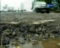 Usai Banjir, Jalanan Ibukota Berlubang