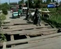 Jembatan Tanjung Pura Rusak Parah