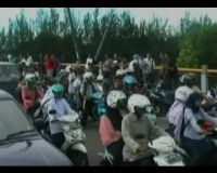 Flash: Takut Tsunami, Warga Menuju Dataran Tinggi